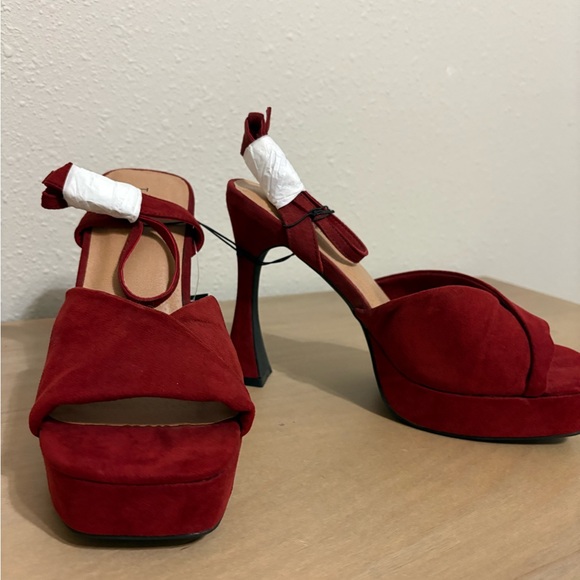 NWT Torrid Size 8.5W Red Platform Heels - Picture 9 of 10